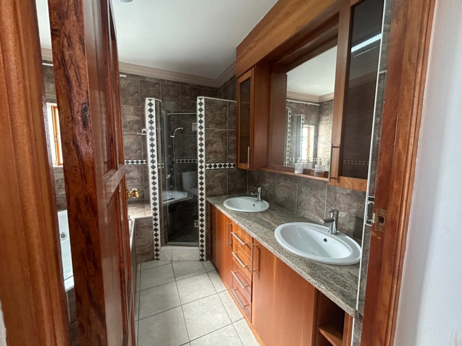 5 Bedroom Property for Sale in Birdwood Estate North West